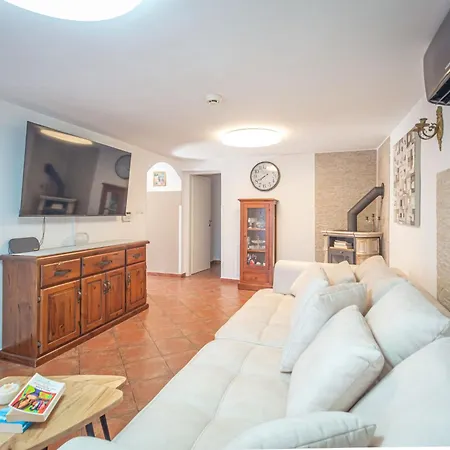 Holiday home Aleksandra By Interhome